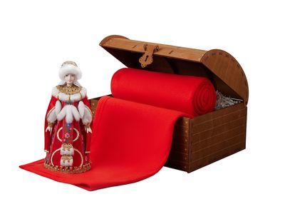 Подарочный набор: кукла фарфоровая, плед флисовый, красный
